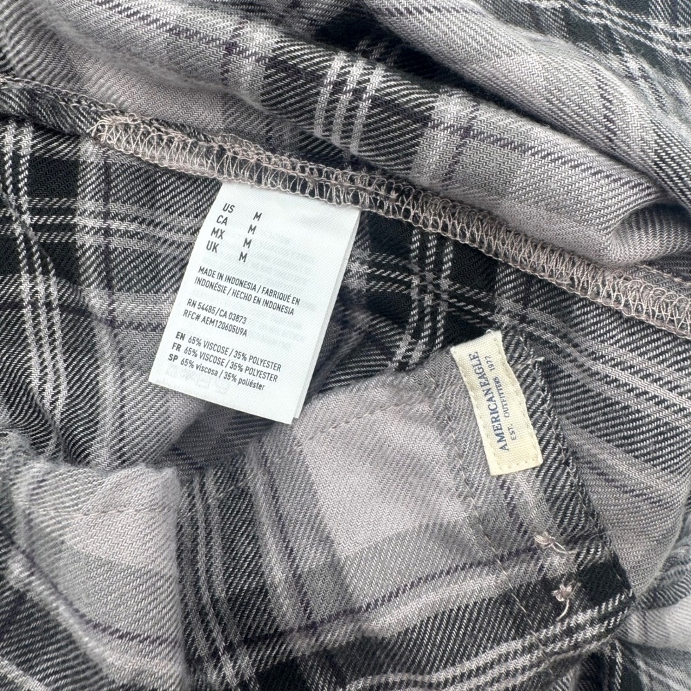 American Eagle Soft Plaid Flannel Shirt Womens Medium Boyfriend Fit Grey Black - Picture 3 of 5